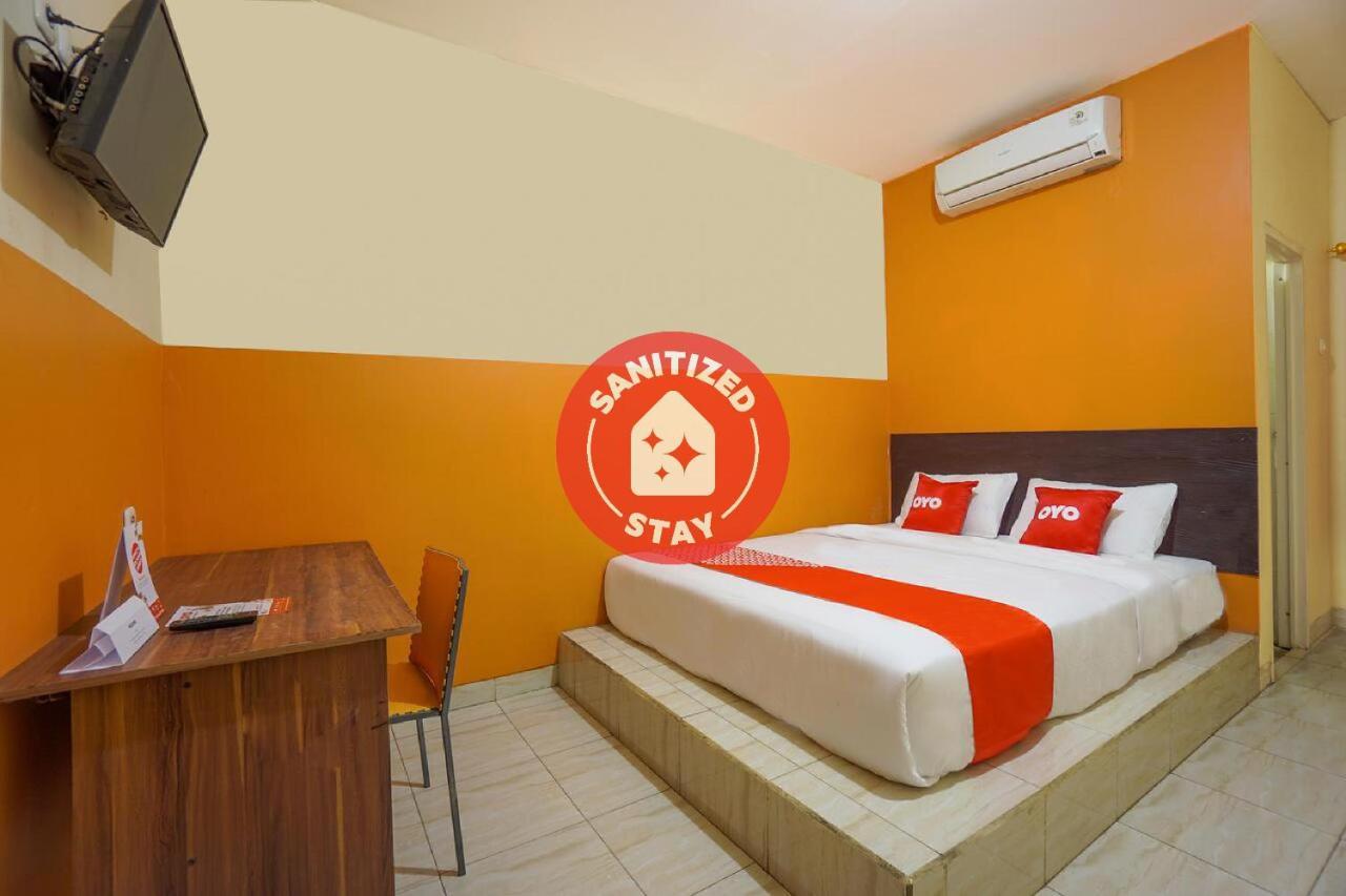 Super Oyo 2639 Oxy Townhouse Hotel Manado Exterior photo