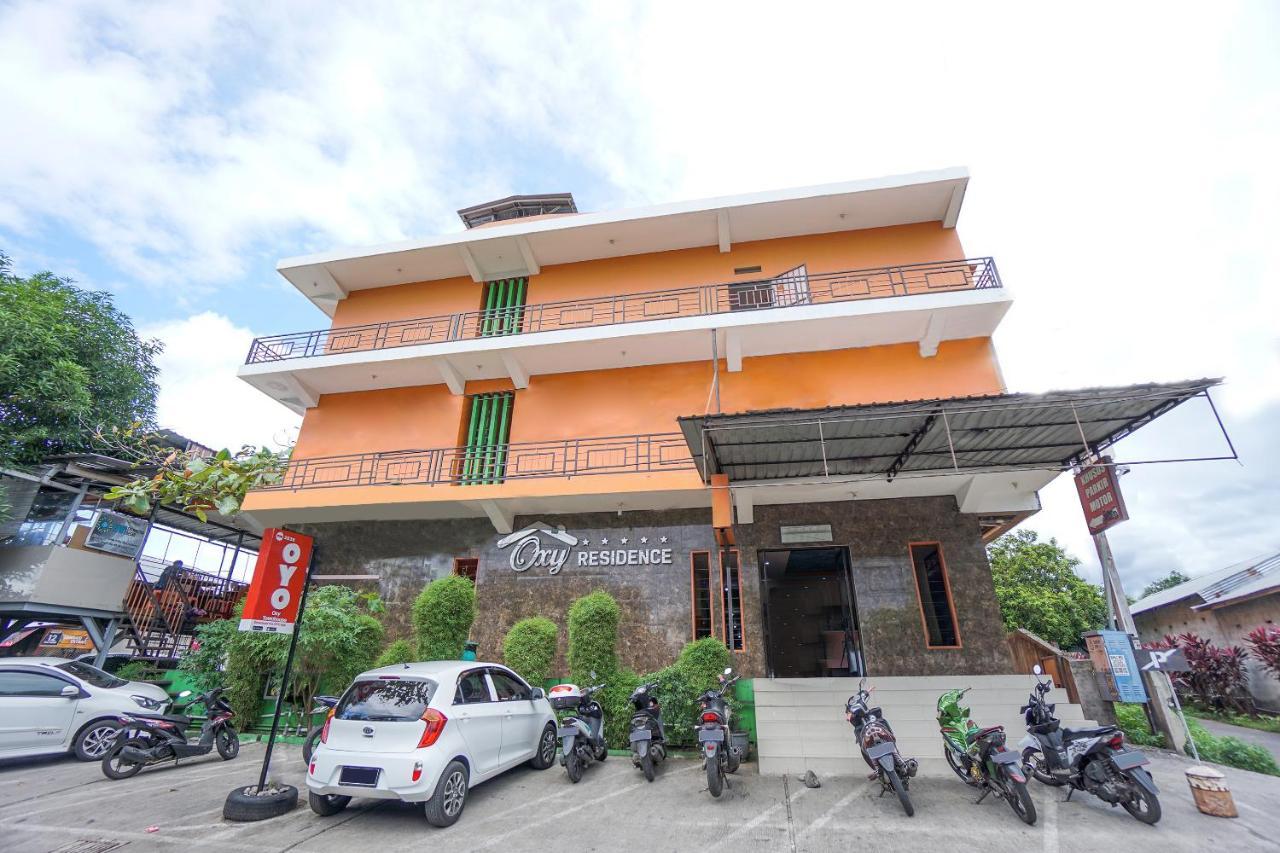 Super Oyo 2639 Oxy Townhouse Hotel Manado Exterior photo