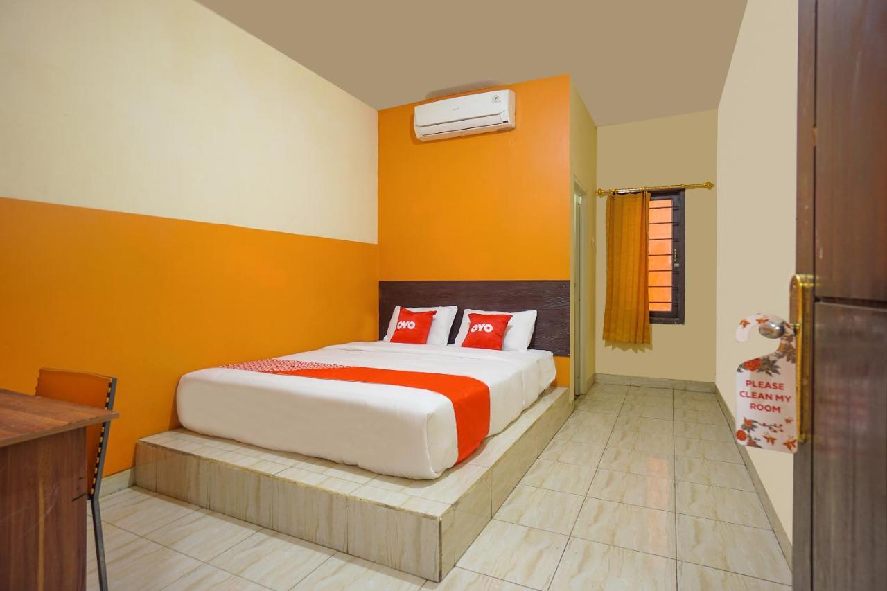 Super Oyo 2639 Oxy Townhouse Hotel Manado Exterior photo