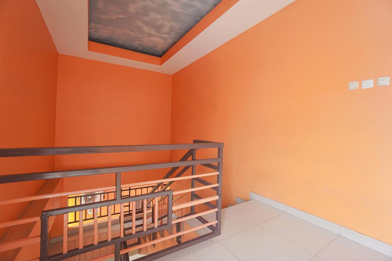 Super Oyo 2639 Oxy Townhouse Hotel Manado Exterior photo