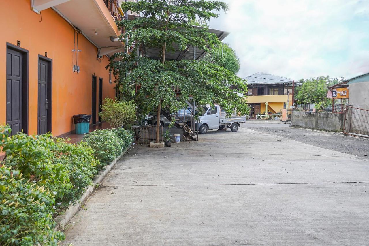 Super Oyo 2639 Oxy Townhouse Hotel Manado Exterior photo