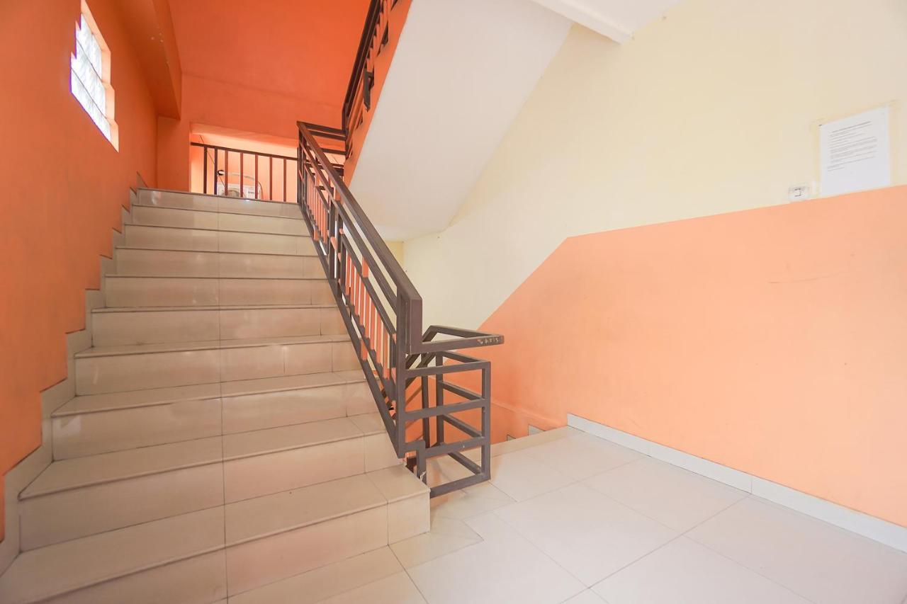Super Oyo 2639 Oxy Townhouse Hotel Manado Exterior photo